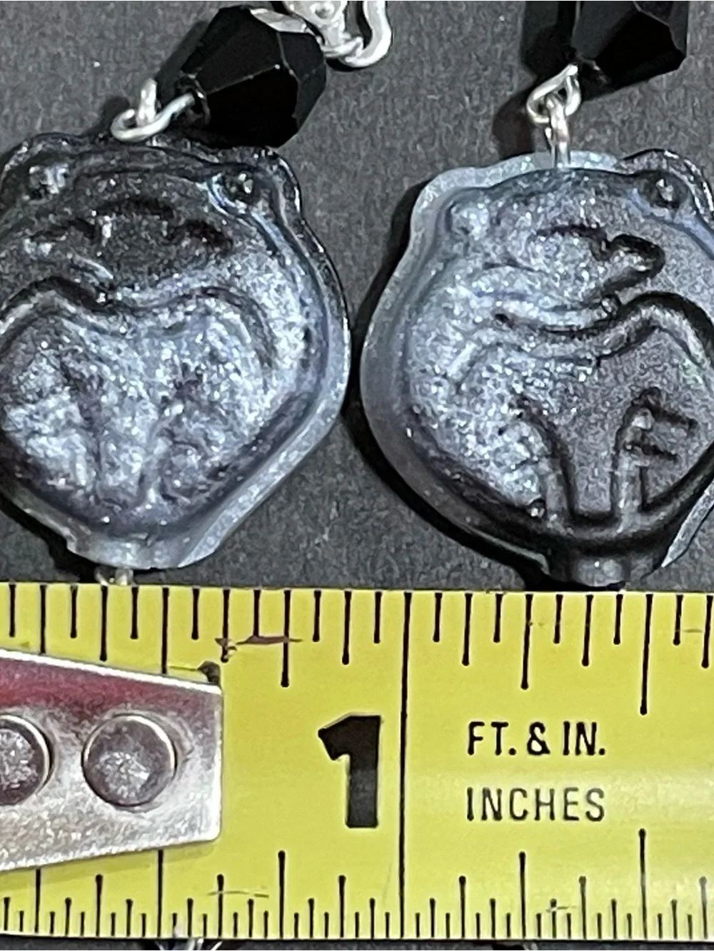 Twisted Wonderland Inspired Groovy Candy Earrings Jamil Viper (Nightmare Suit)